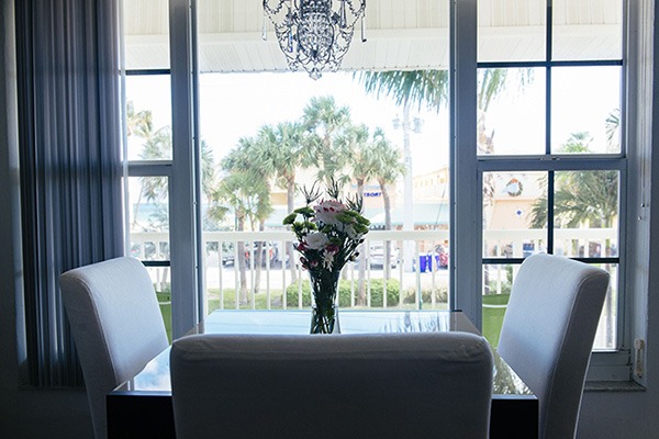 Garden-Side One-Bedroom Unit Dining Table at Sea Spray Inn, Lauderdale-by-the-Sea Garden-Side One-Bedroom Unit Dining Table at Sea Spray Inn, Lauderdale-by-the-Sea