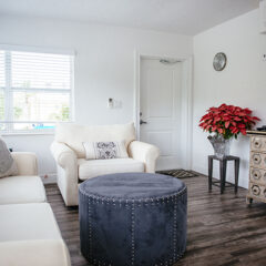 Sea Spray Inn. This is a picture of a pool-side one-bedroom unit living area